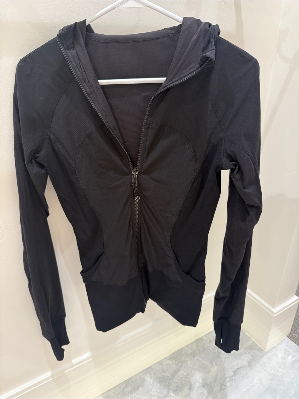 Black Women's Hooded Zip Jacket
Lululemon